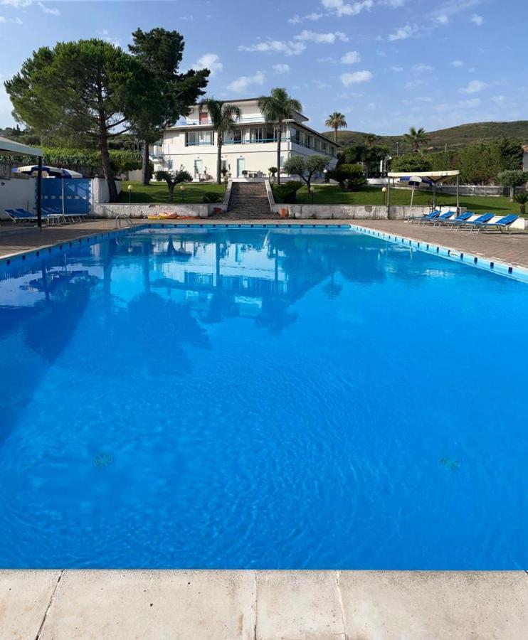Hotel La Tombola Агрополі Екстер'єр фото